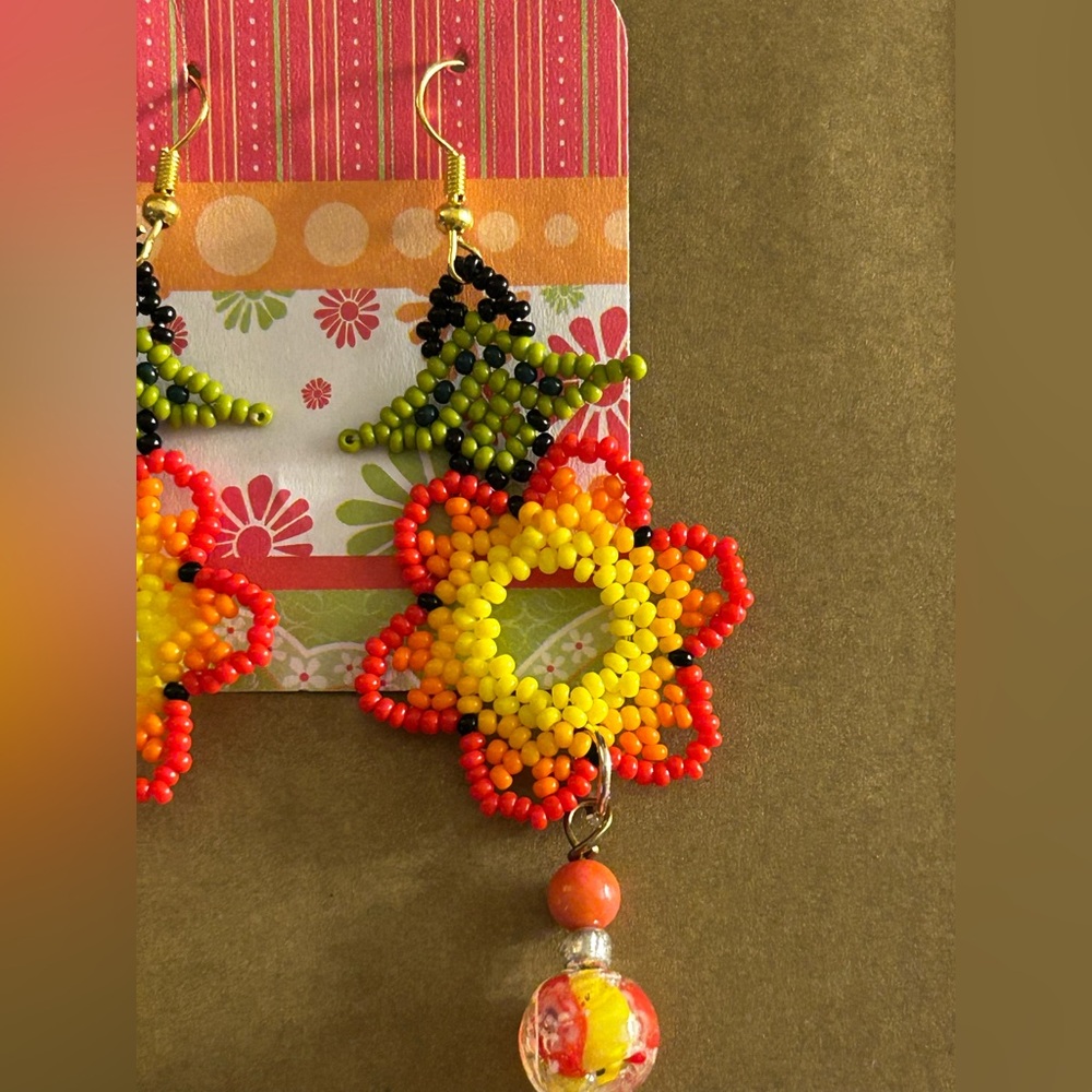 NWOT Earrings Huichol Sunflowers Mexican artistry art glass beads pierced drop - Picture 4 of 9